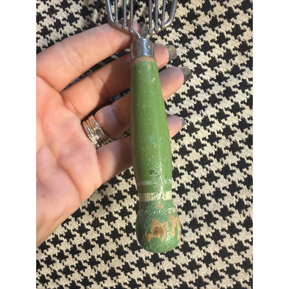 Wire Spatula Turner Green Wood Handle Primitive Farmhouse Kitchen Utensil VTG